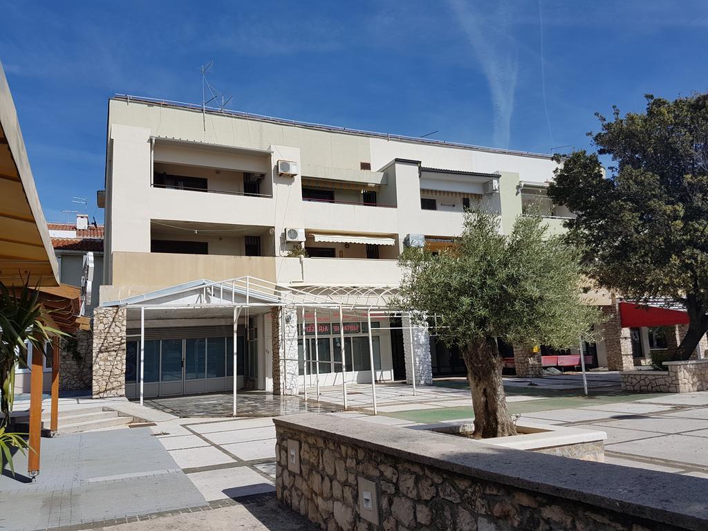 City Center Apartments Novaglia Esterno foto